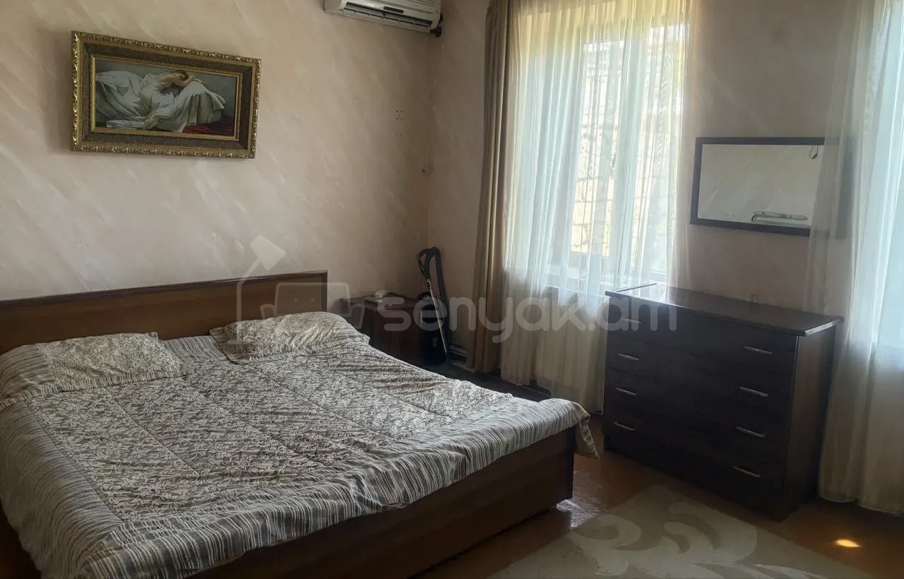 3 Սենյականոց Բնակարան Քարե Շենքում, 69քմ, 1/1 հարկ, Կապիտալ Վերանորոգված, Կահավորված
