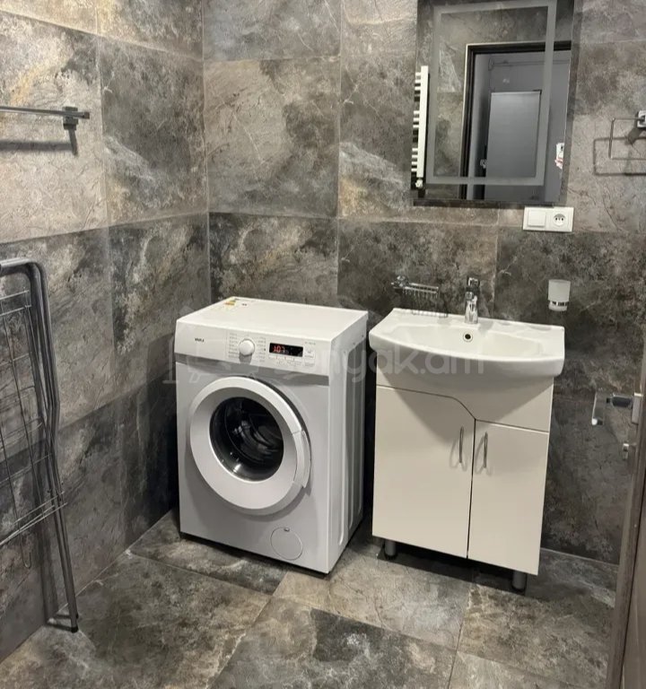2 Սենյականոց Բնակարան Քարե Շենքում, 62քմ, 2/2 հարկ, Կապիտալ Վերանորոգված, Կահավորված