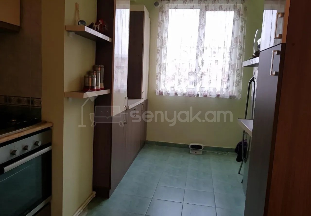 2 Սենյականոց Բնակարան Քարե Շենքում, 72քմ, 4/4 հարկ, Կապիտալ Վերանորոգված, Կահավորված