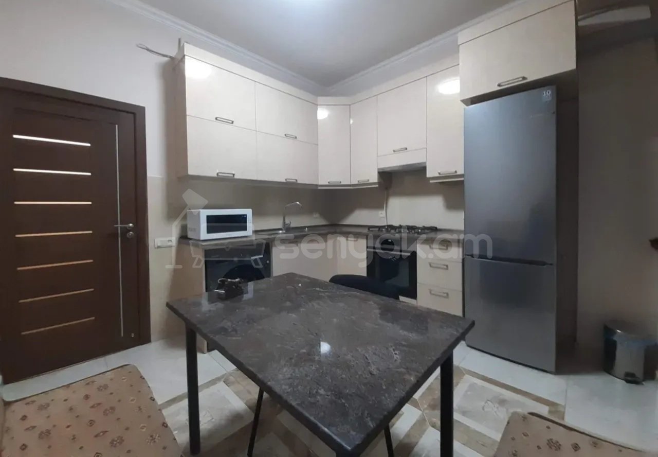 4 Սենյականոց Բնակարան Քարե Շենքում, 100քմ, 8/9 հարկ, Կապիտալ Վերանորոգված, Կահավորված