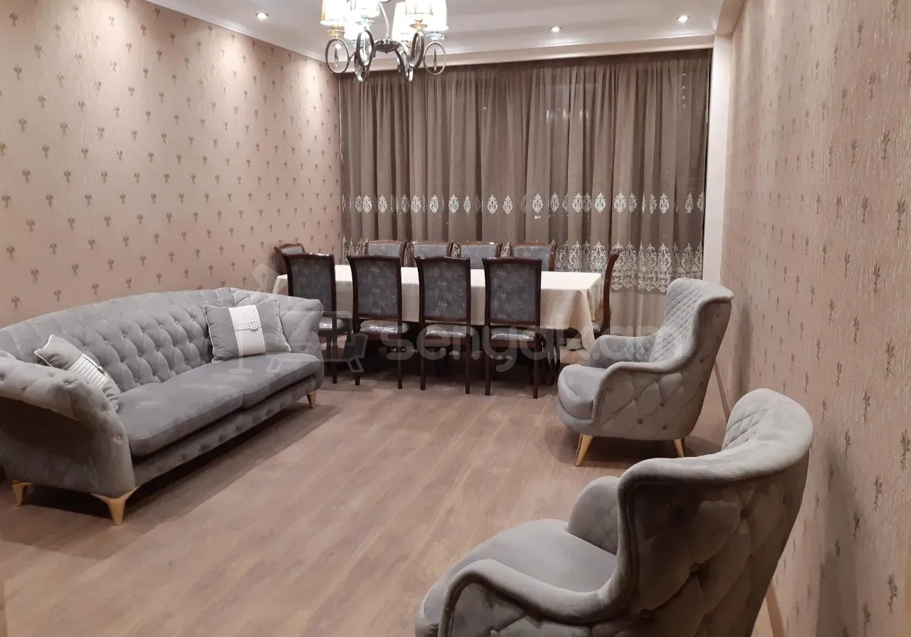 4 Սենյականոց Բնակարան Քարե Շենքում, 100քմ, 8/9 հարկ, Կապիտալ Վերանորոգված, Կահավորված