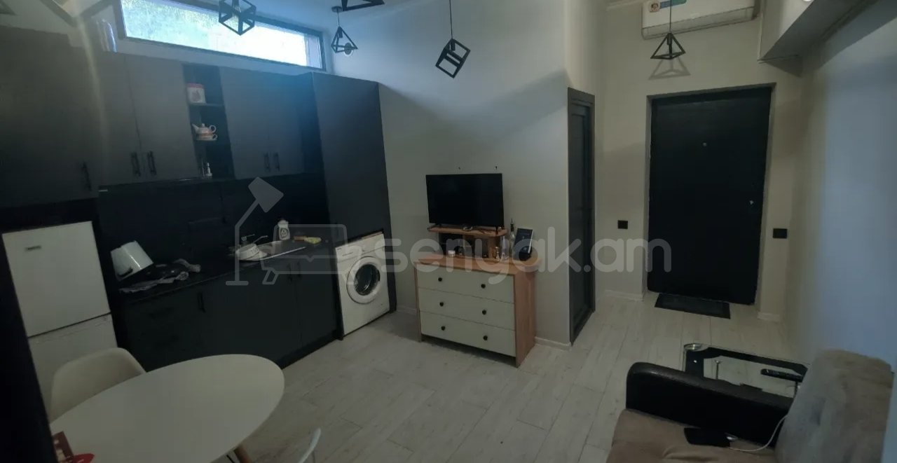 2 Սենյականոց Բնակարան Քարե Շենքում, 45քմ, 1/1 հարկ, Կապիտալ Վերանորոգված