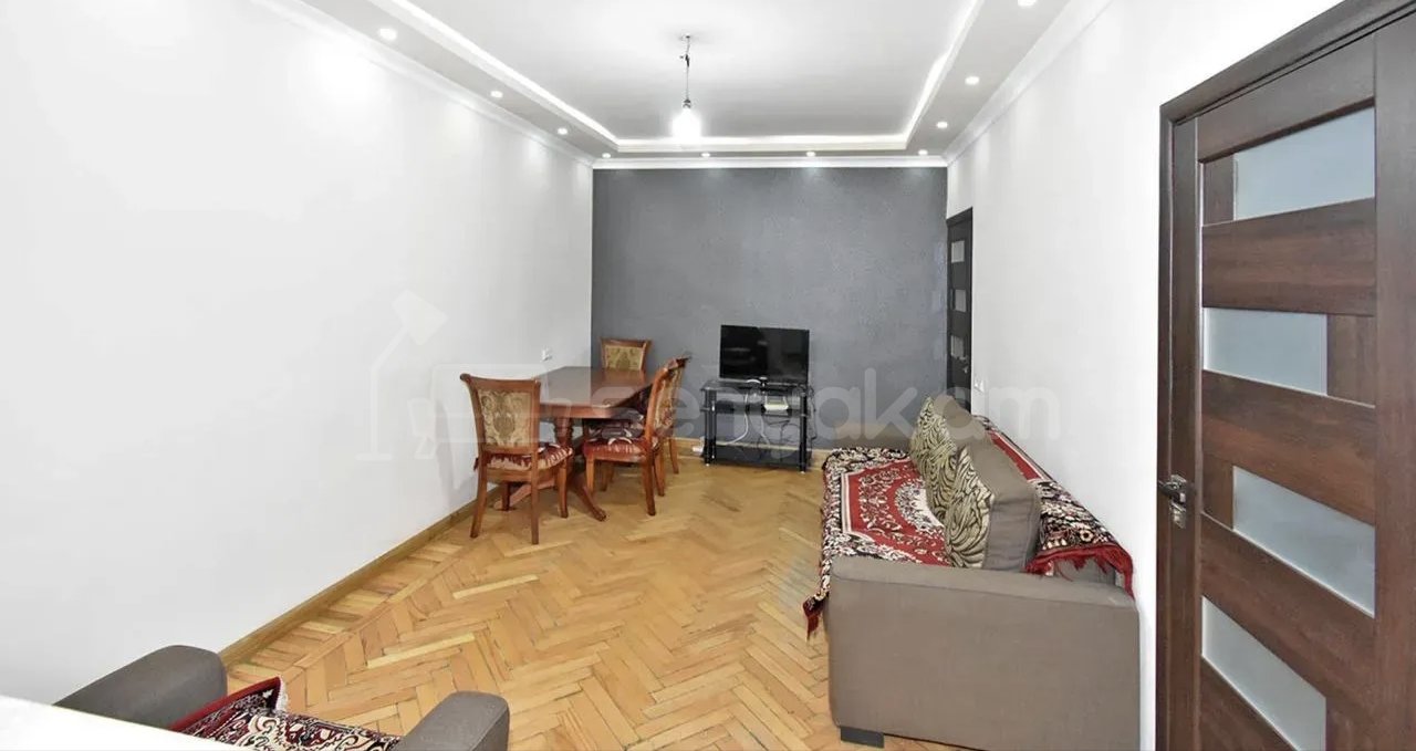 3 Սենյականոց Բնակարան Քարե Շենքում, 72քմ, 1/1 հարկ, Կապիտալ Վերանորոգված, Կահավորված