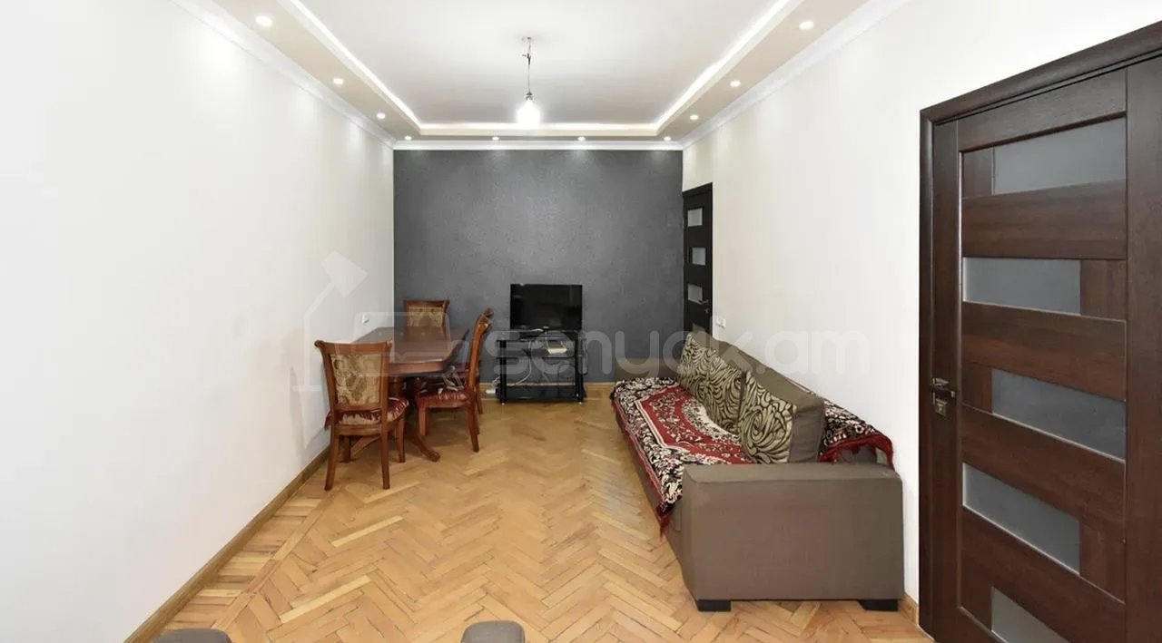 3 Սենյականոց Բնակարան Քարե Շենքում, 72քմ, 1/1 հարկ, Կապիտալ Վերանորոգված, Կահավորված