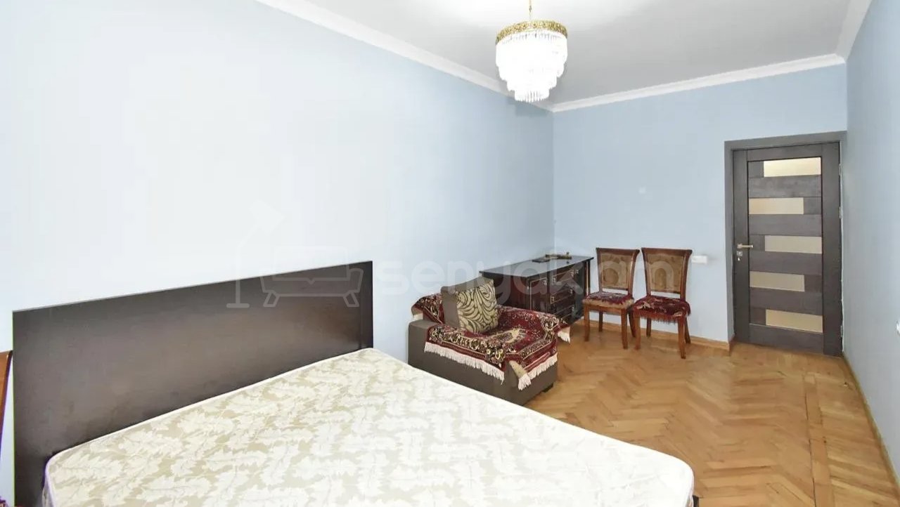 3 Սենյականոց Բնակարան Քարե Շենքում, 72քմ, 1/1 հարկ, Կապիտալ Վերանորոգված, Կահավորված