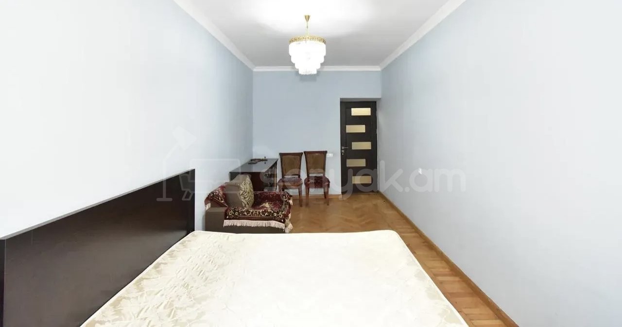 3 Սենյականոց Բնակարան Քարե Շենքում, 72քմ, 1/1 հարկ, Կապիտալ Վերանորոգված, Կահավորված