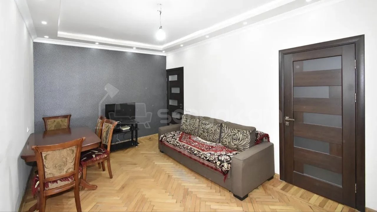 3 Սենյականոց Բնակարան Քարե Շենքում, 72քմ, 1/1 հարկ, Կապիտալ Վերանորոգված, Կահավորված