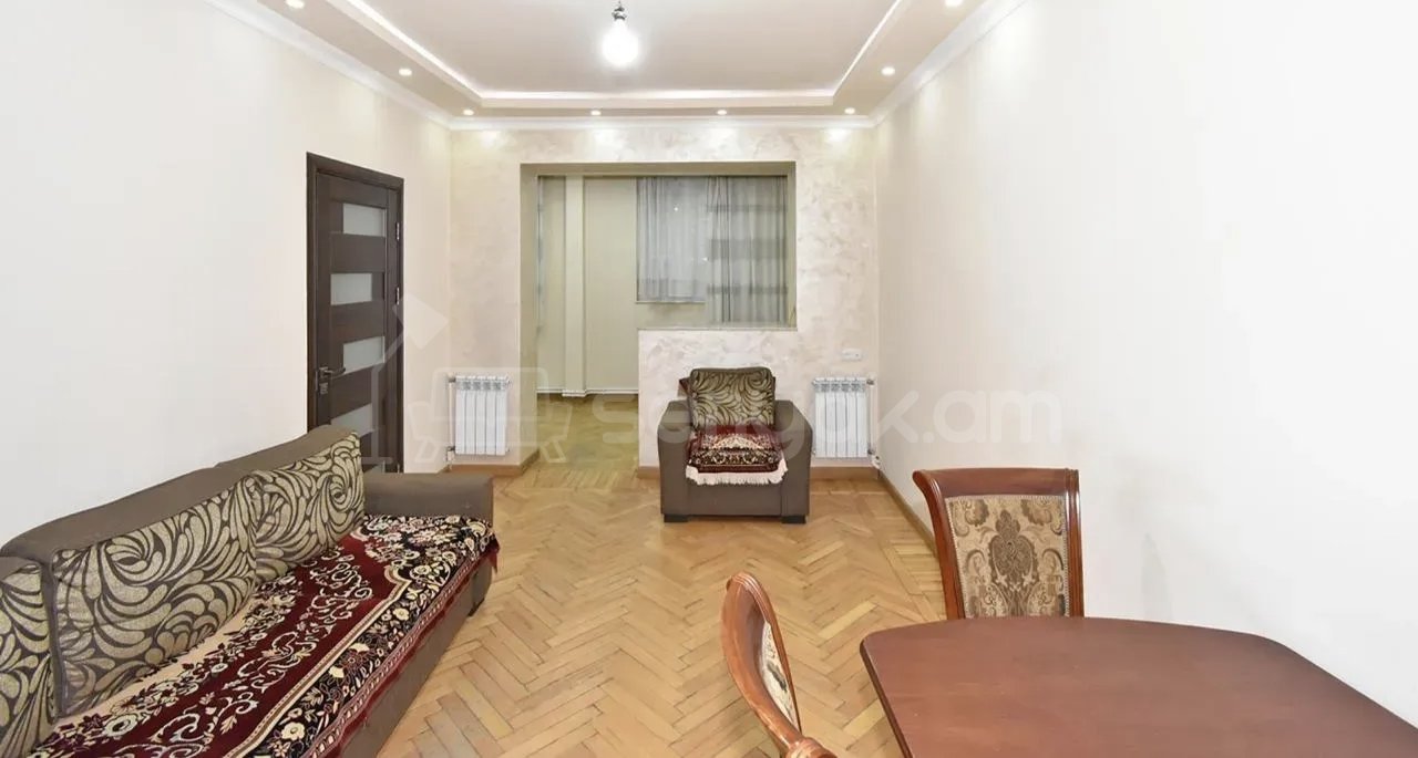 3 Սենյականոց Բնակարան Քարե Շենքում, 72քմ, 1/1 հարկ, Կապիտալ Վերանորոգված, Կահավորված
