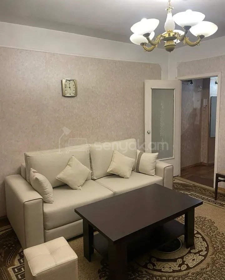 1 Սենյականոց Բնակարան Քարե Շենքում, 55քմ, 10/13 հարկ, Կապիտալ Վերանորոգված, Կահավորված
