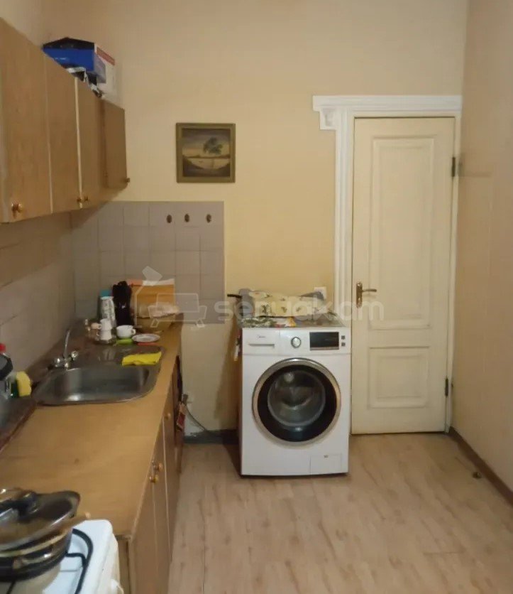 3 Սենյականոց Բնակարան Քարե Շենքում, 60քմ, 1/5 հարկ, Նորմալ Վիճակում