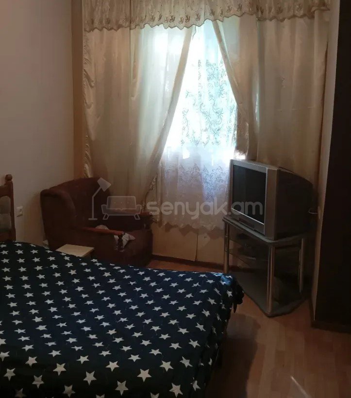 3 Սենյականոց Բնակարան Քարե Շենքում, 60քմ, 1/5 հարկ, Նորմալ Վիճակում