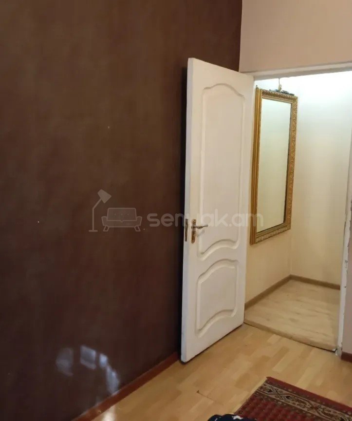 3 Սենյականոց Բնակարան Քարե Շենքում, 60քմ, 1/5 հարկ, Նորմալ Վիճակում