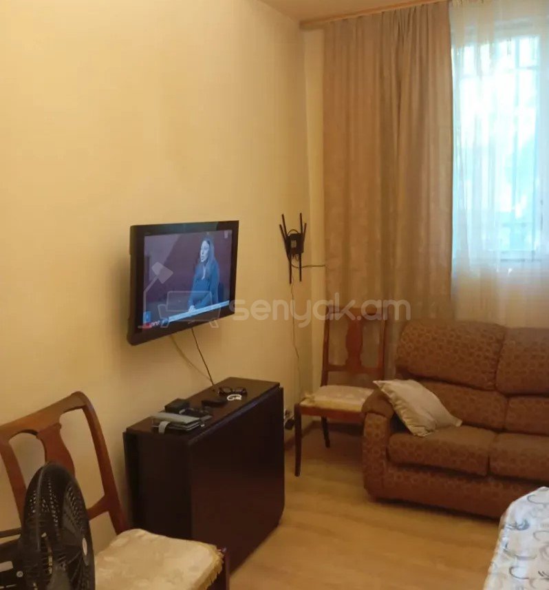 3 Սենյականոց Բնակարան Քարե Շենքում, 60քմ, 1/5 հարկ, Նորմալ Վիճակում