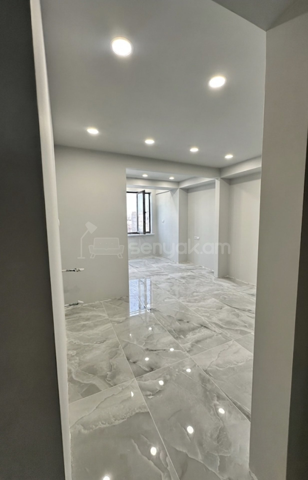 2 Սենյականոց Բնակարան, 43քմ, 8/10 հարկ, Դիզայներական Վերանորոգված