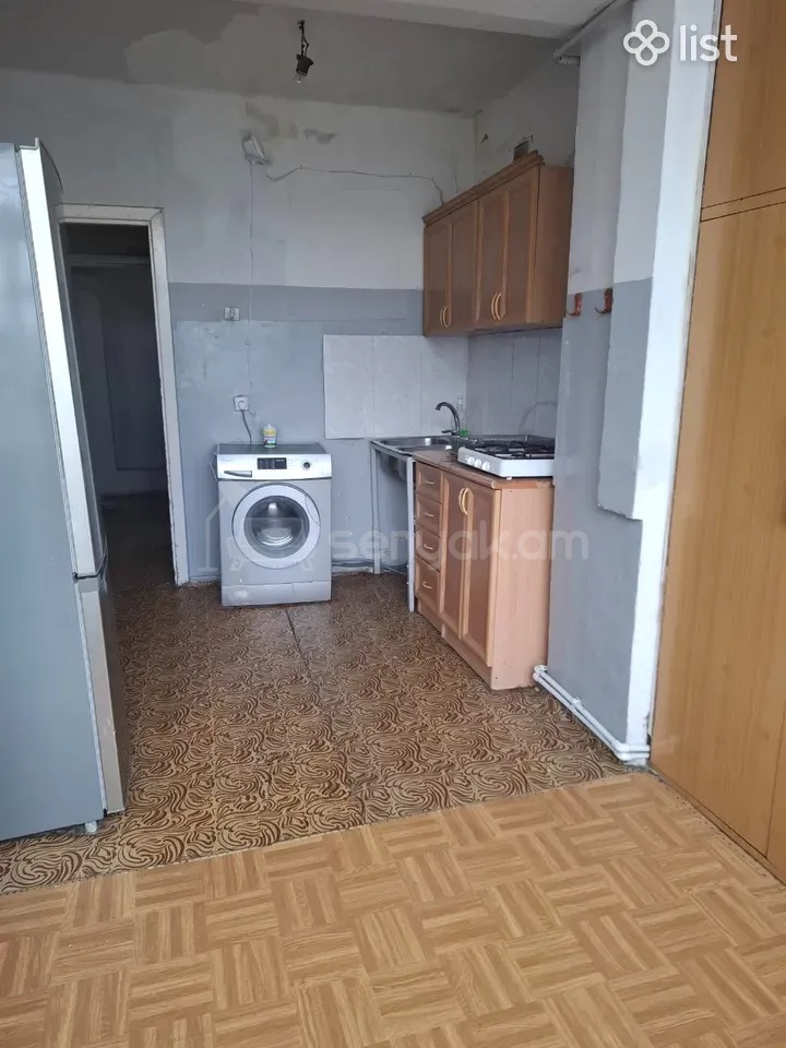 2 Սենյականոց Բնակարան Քարե Շենքում, 58քմ, 4/9 հարկ, Նորմալ Վիճակում, Կահավորված, Արևկող