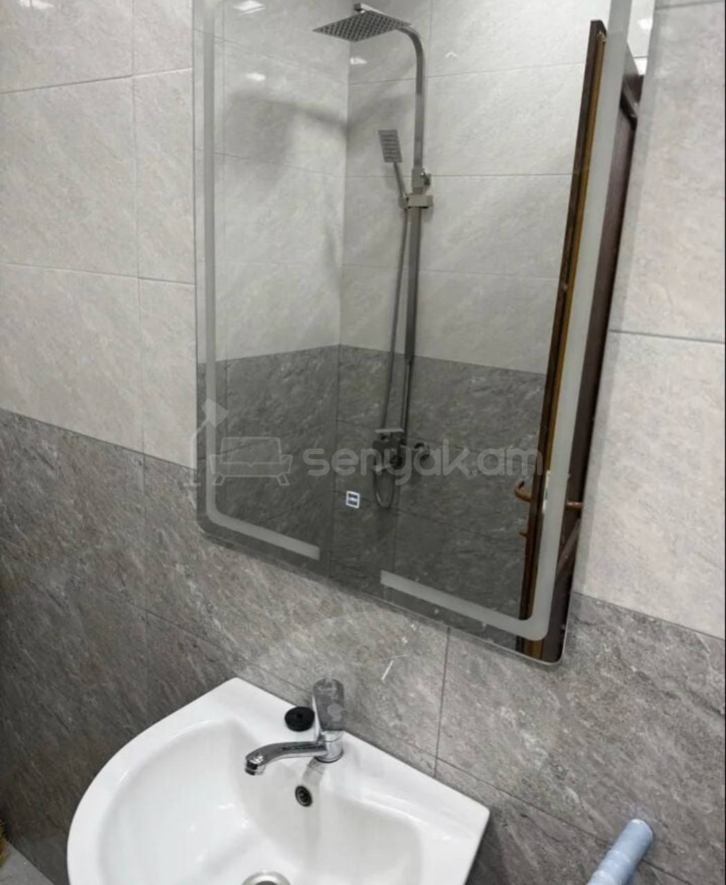 1 Սենյականոց Բնակարան Քարե Շենքում, 47քմ, 5/5 հարկ, Կապիտալ Վերանորոգված, Կահավորված