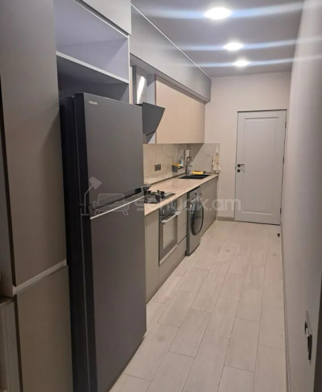 3 Սենյականոց Բնակարան Քարե Շենքում, 75քմ, 5/5 հարկ, Կապիտալ Վերանորոգված