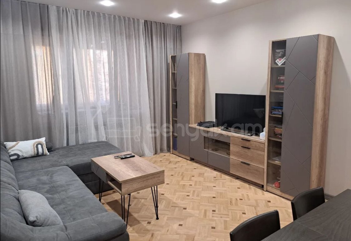 3 Սենյականոց Բնակարան Քարե Շենքում, 75քմ, 5/5 հարկ, Կապիտալ Վերանորոգված