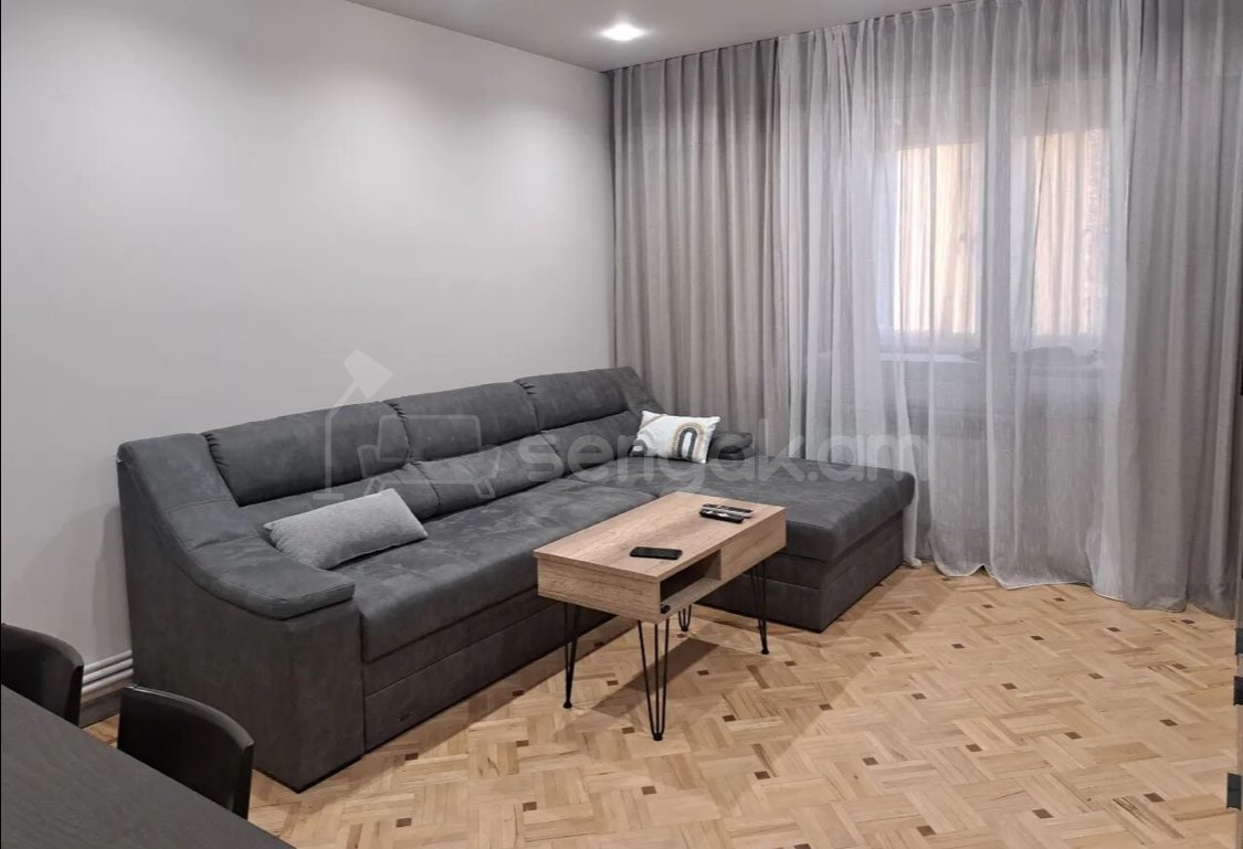 3 Սենյականոց Բնակարան Քարե Շենքում, 75քմ, 5/5 հարկ, Կապիտալ Վերանորոգված