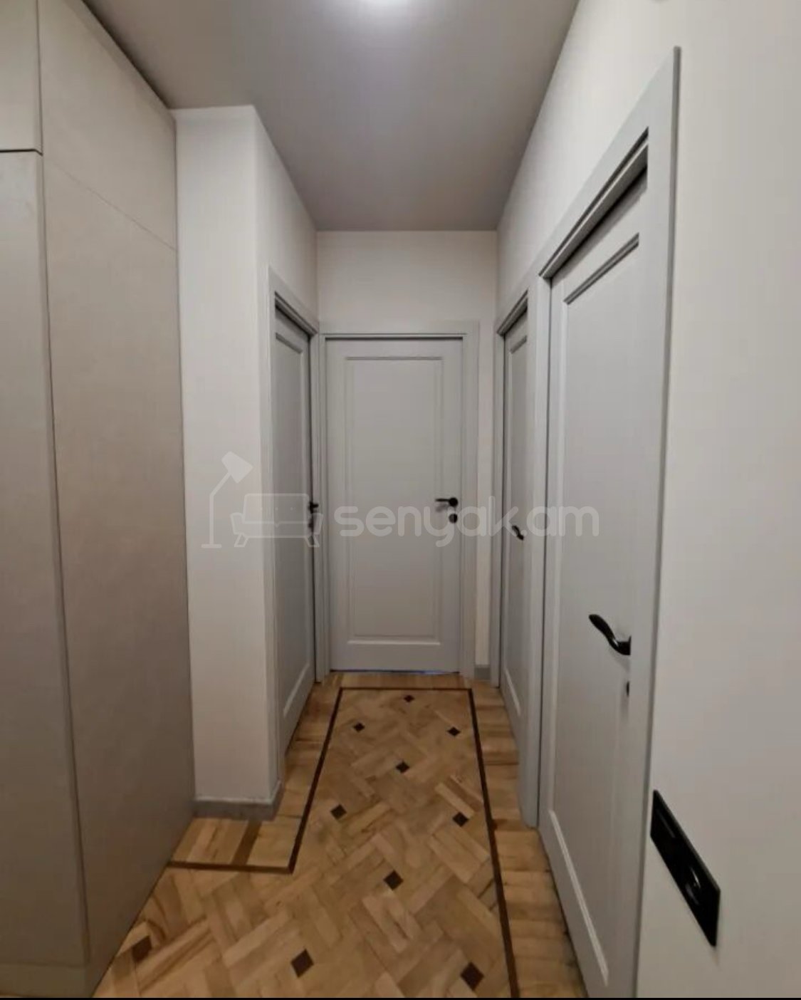 3 Սենյականոց Բնակարան Քարե Շենքում, 75քմ, 5/5 հարկ, Կապիտալ Վերանորոգված