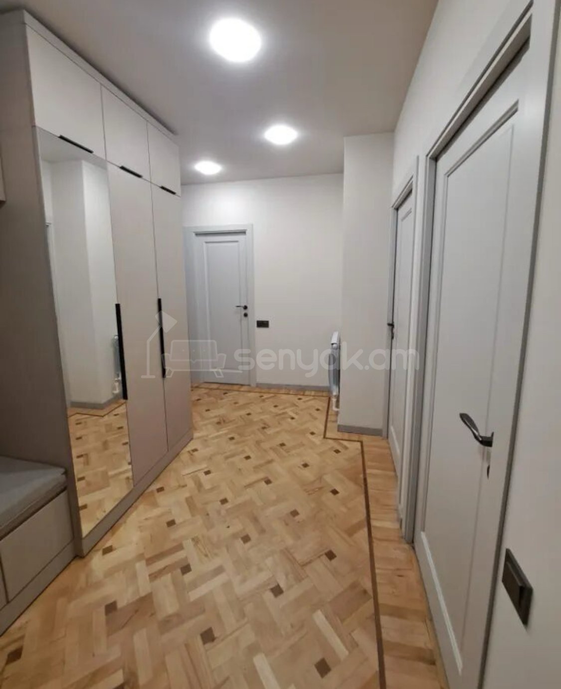3 Սենյականոց Բնակարան Քարե Շենքում, 75քմ, 5/5 հարկ, Կապիտալ Վերանորոգված