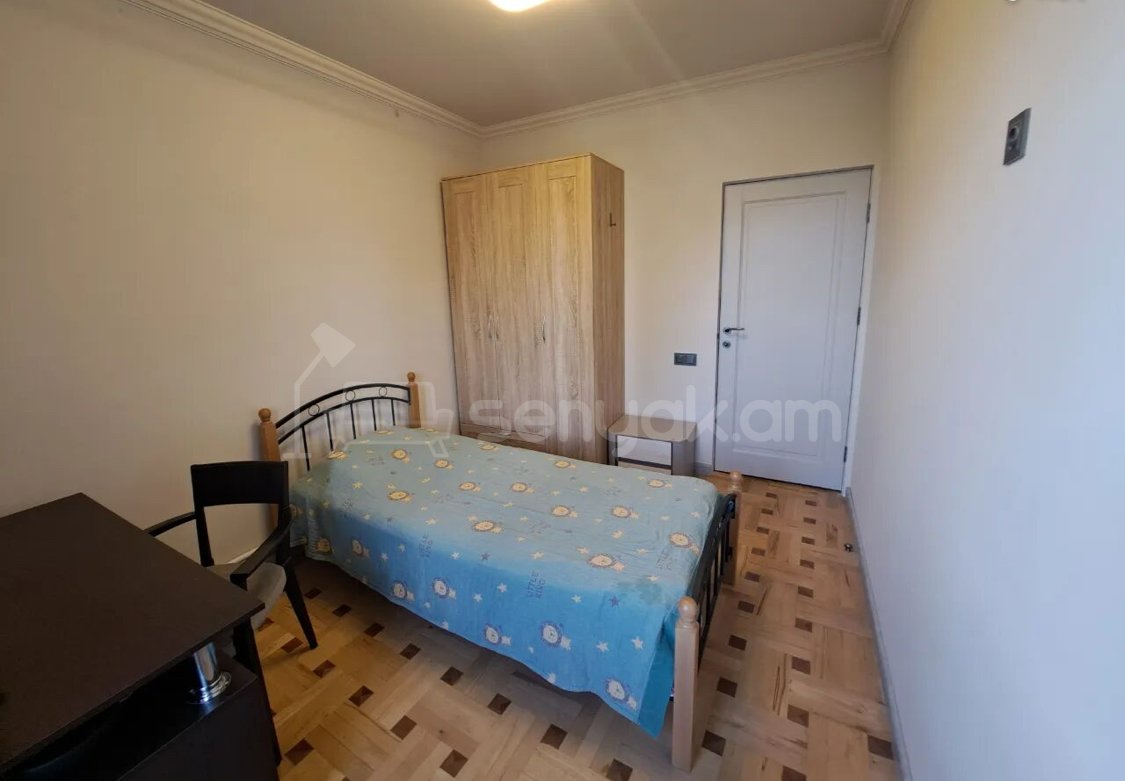 3 Սենյականոց Բնակարան Քարե Շենքում, 75քմ, 5/5 հարկ, Կապիտալ Վերանորոգված