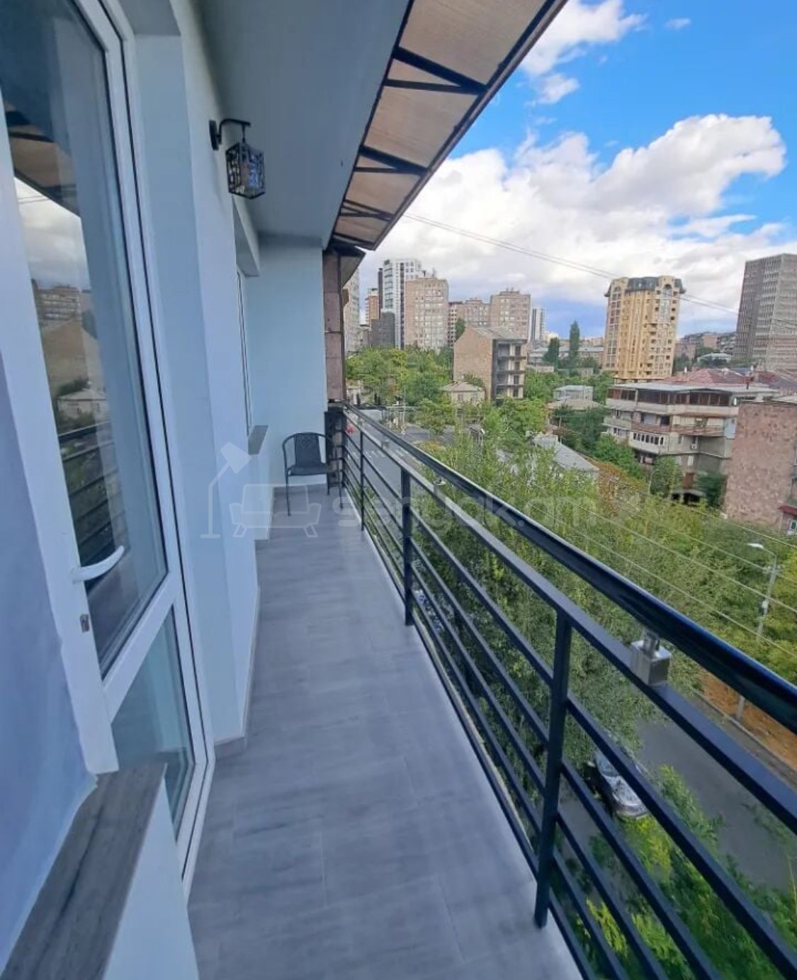 3 Սենյականոց Բնակարան Քարե Շենքում, 75քմ, 5/5 հարկ, Կապիտալ Վերանորոգված