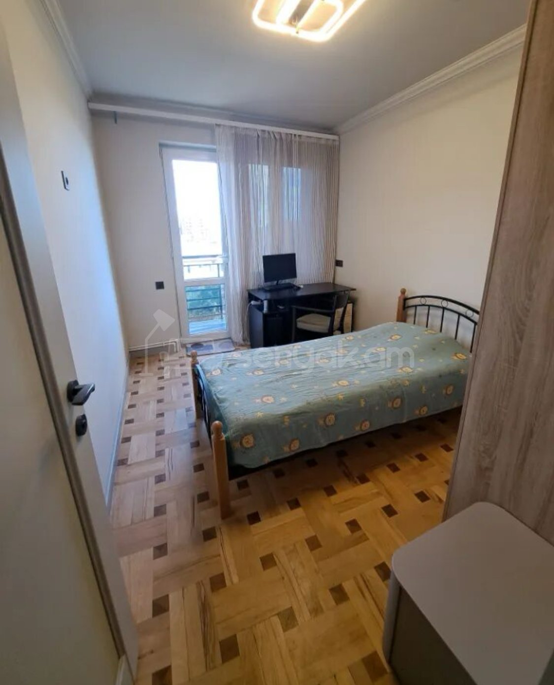 3 Սենյականոց Բնակարան Քարե Շենքում, 75քմ, 5/5 հարկ, Կապիտալ Վերանորոգված
