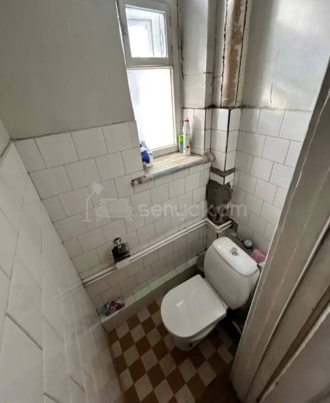 3 Սենյականոց Բնակարան Քարե Շենքում, 95քմ, 3/5 հարկ, Պետական Վիճակում