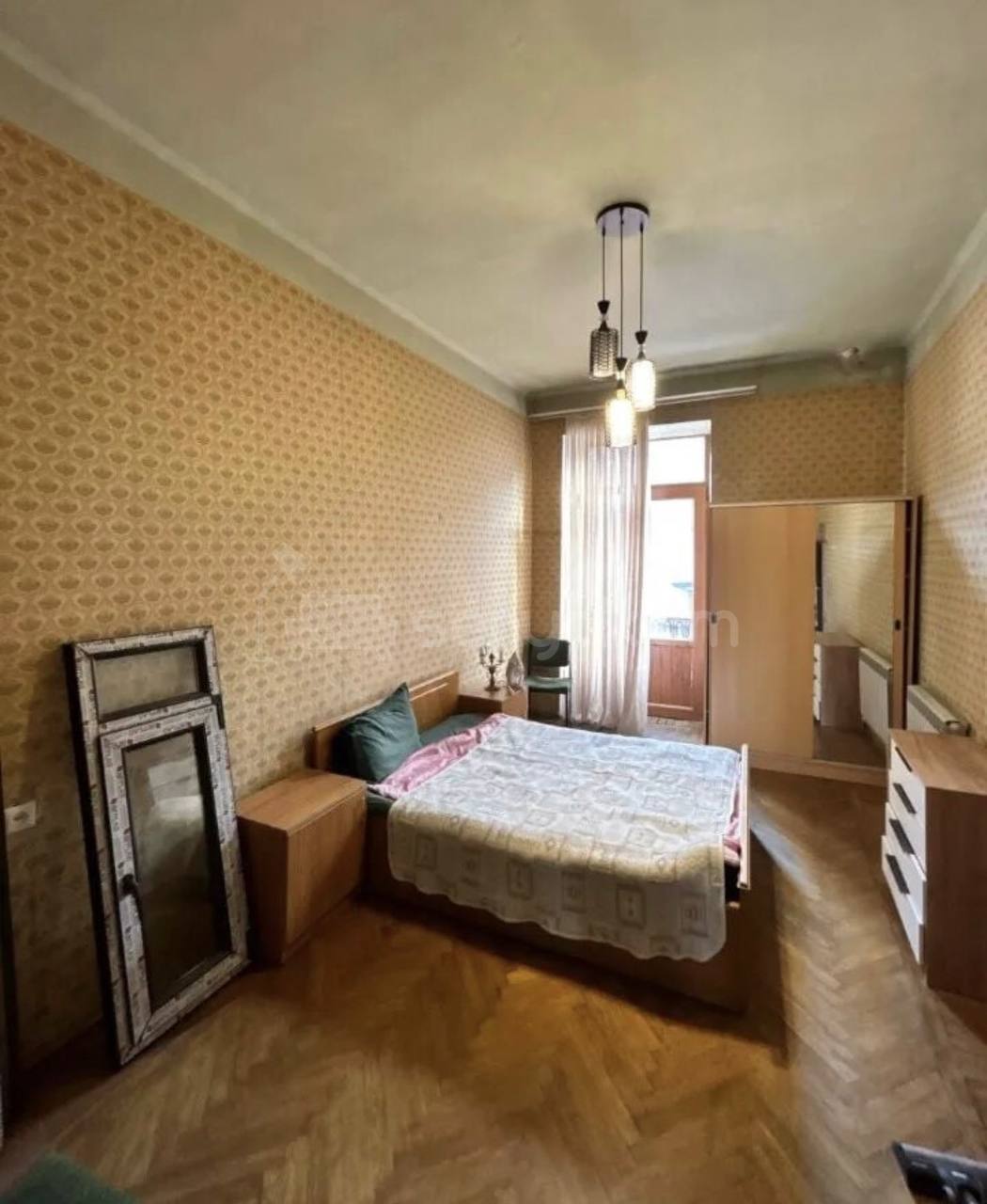 3 Սենյականոց Բնակարան Քարե Շենքում, 95քմ, 3/5 հարկ, Պետական Վիճակում