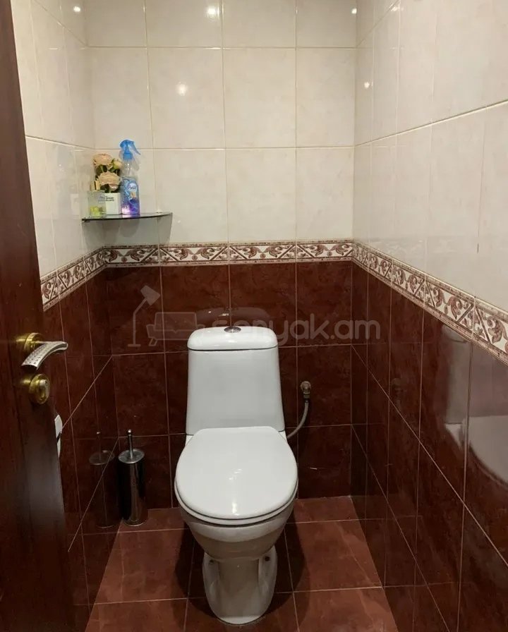 3 Սենյականոց Բնակարան, 100քմ, 2/9 հարկ, Նորմալ Վիճակում