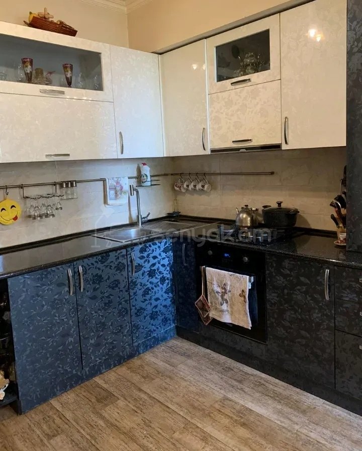 3 Սենյականոց Բնակարան, 100քմ, 2/9 հարկ, Նորմալ Վիճակում