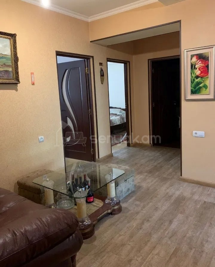 3 Սենյականոց Բնակարան, 100քմ, 2/9 հարկ, Նորմալ Վիճակում