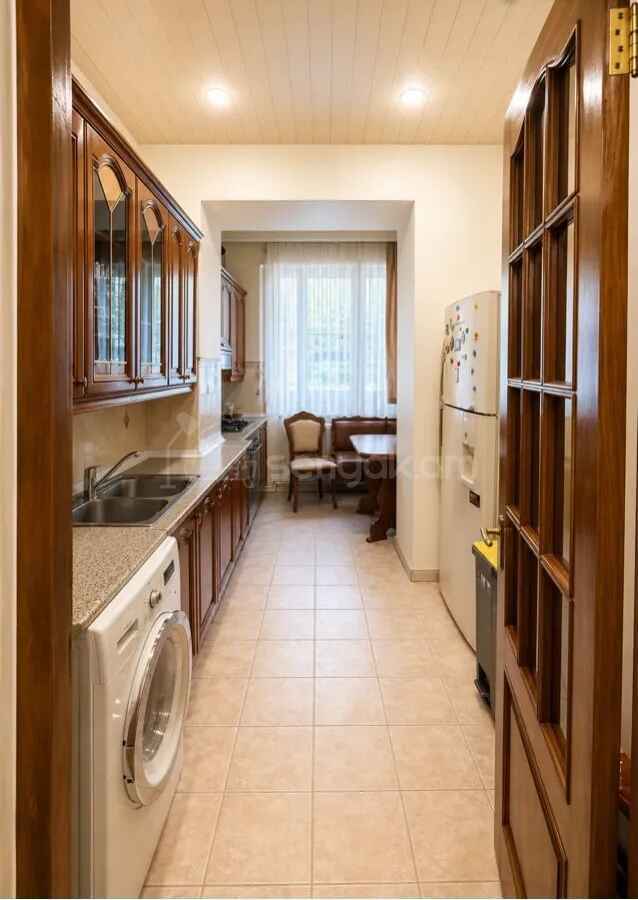 4 Սենյականոց Բնակարան Քարե Շենքում, 100քմ, 1/5 հարկ, Կապիտալ Վերանորոգված, Կահավորված