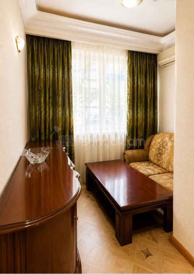 4 Սենյականոց Բնակարան Քարե Շենքում, 100քմ, 1/5 հարկ, Կապիտալ Վերանորոգված, Կահավորված