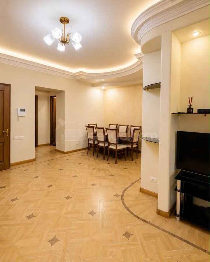 4 Սենյականոց Բնակարան Քարե Շենքում, 100քմ, 1/5 հարկ, Կապիտալ Վերանորոգված, Կահավորված