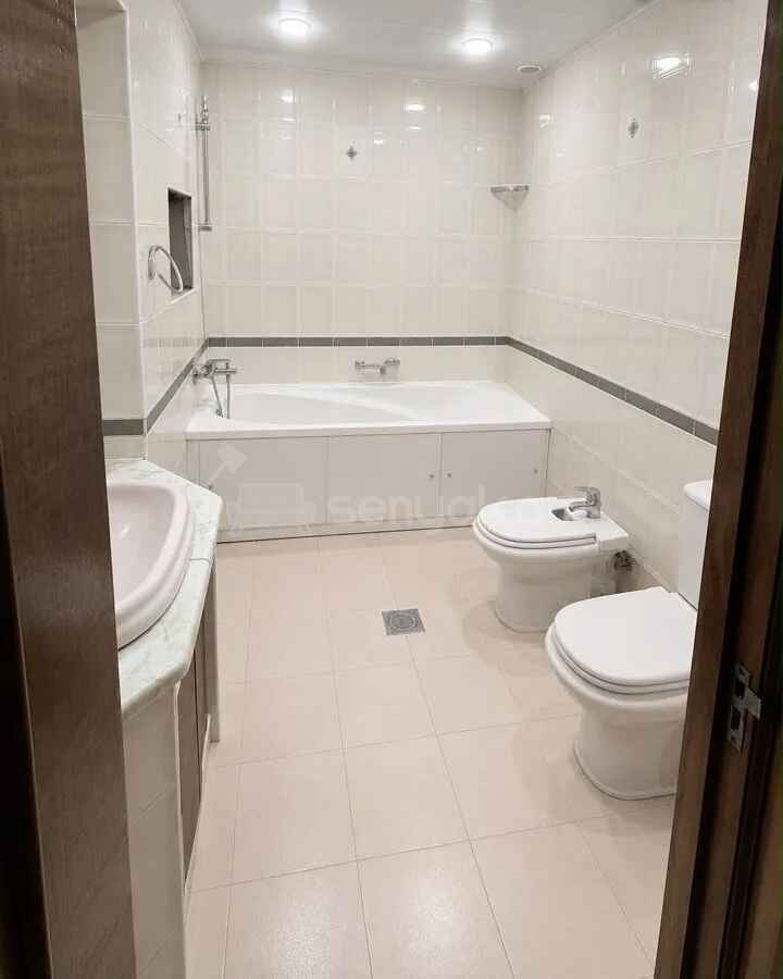 4 Սենյականոց Բնակարան Քարե Շենքում, 100քմ, 1/5 հարկ, Կապիտալ Վերանորոգված, Կահավորված