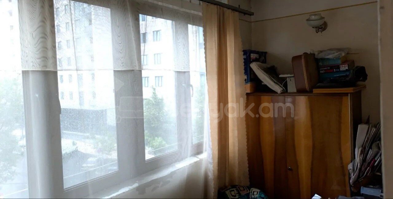 2 Սենյականոց Բնակարան Քարե Շենքում, 68քմ, 4/5 հարկ, Նորմալ Վիճակում