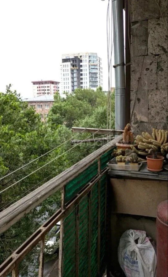 2 Սենյականոց Բնակարան Քարե Շենքում, 68քմ, 4/5 հարկ, Նորմալ Վիճակում