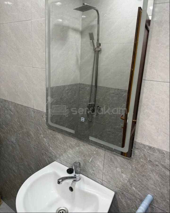 2 Սենյականոց Բնակարան Քարե Շենքում, 50քմ, 5/5 հարկ, Կապիտալ Վերանորոգված, Կահավորված