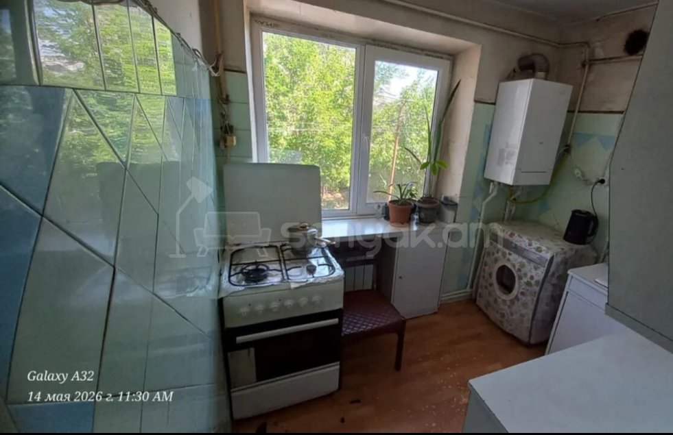 3 Սենյականոց Բնակարան Քարե Շենքում, 73քմ, 2/5 հարկ, Պետական Վիճակում
