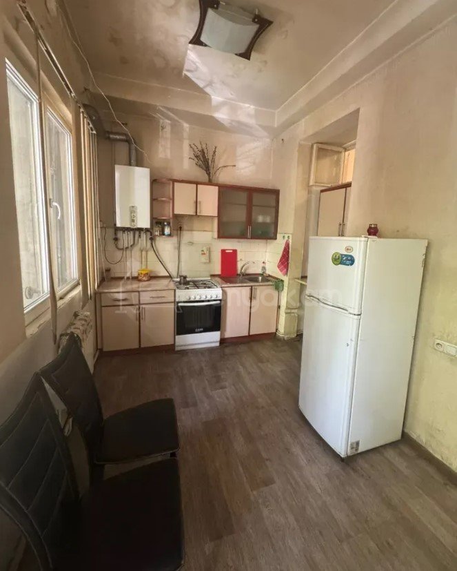 3 Սենյականոց Բնակարան Քարե Շենքում, 80քմ, 2/5 հարկ, Պետական Վիճակում
