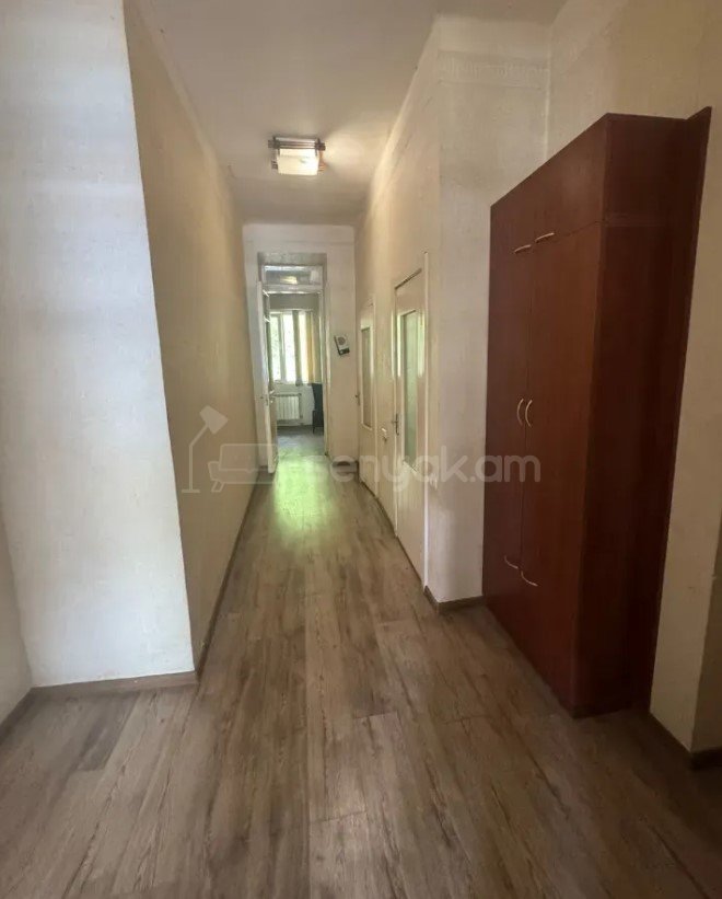 3 Սենյականոց Բնակարան Քարե Շենքում, 80քմ, 2/5 հարկ, Պետական Վիճակում