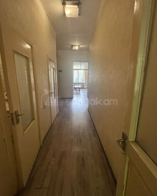 3 Սենյականոց Բնակարան Քարե Շենքում, 80քմ, 2/5 հարկ, Պետական Վիճակում