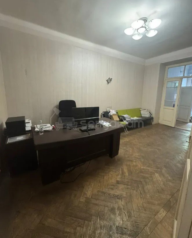 3 Սենյականոց Բնակարան Քարե Շենքում, 80քմ, 2/5 հարկ, Պետական Վիճակում