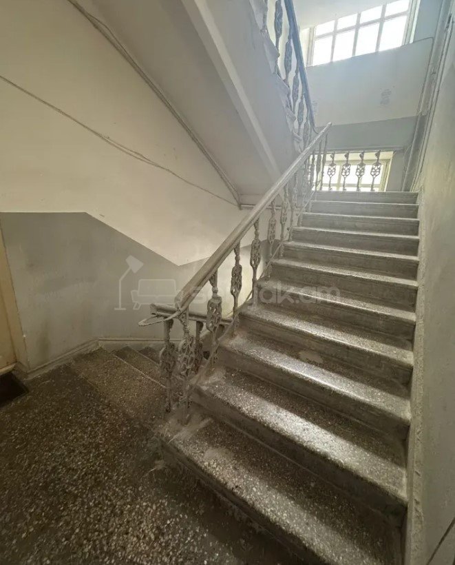 3 Սենյականոց Բնակարան Քարե Շենքում, 80քմ, 2/5 հարկ, Պետական Վիճակում