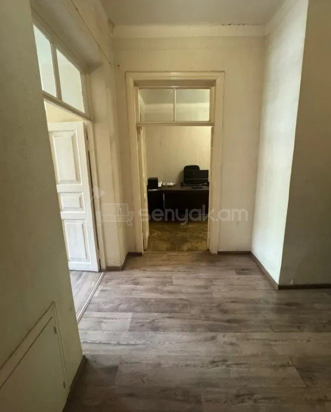 3 Սենյականոց Բնակարան Քարե Շենքում, 80քմ, 2/5 հարկ, Պետական Վիճակում