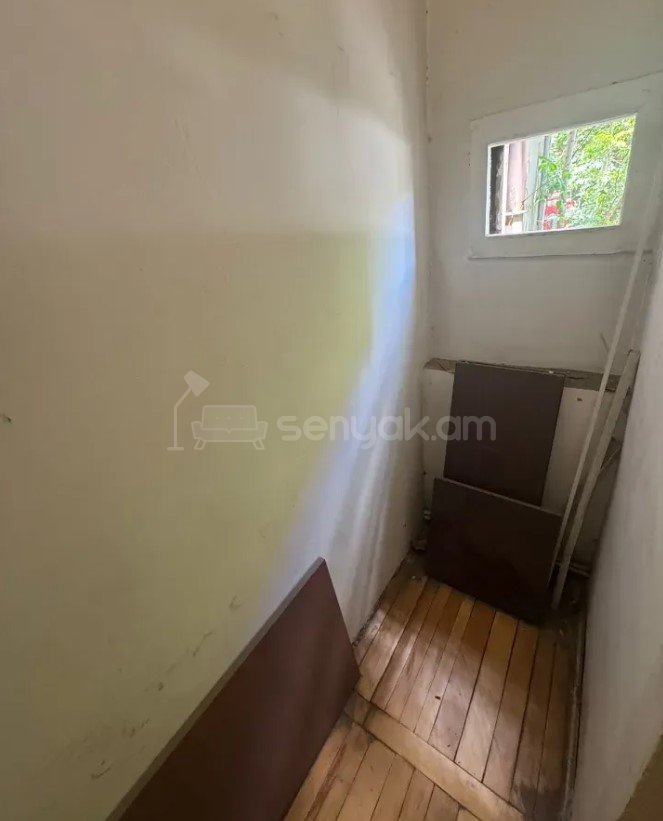 3 Սենյականոց Բնակարան Քարե Շենքում, 80քմ, 2/5 հարկ, Պետական Վիճակում