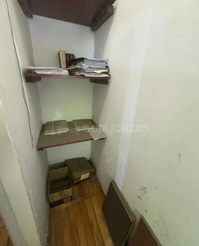 3 Սենյականոց Բնակարան Քարե Շենքում, 80քմ, 2/5 հարկ, Պետական Վիճակում