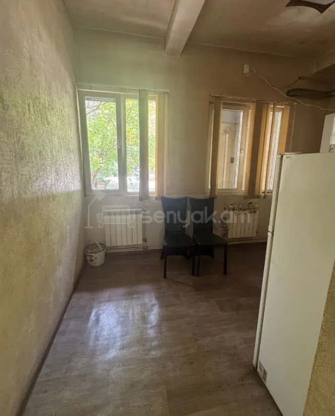 3 Սենյականոց Բնակարան Քարե Շենքում, 80քմ, 2/5 հարկ, Պետական Վիճակում